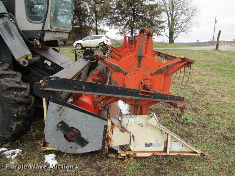 image for item DD7423 Allis Chalmers Gleaner K combine