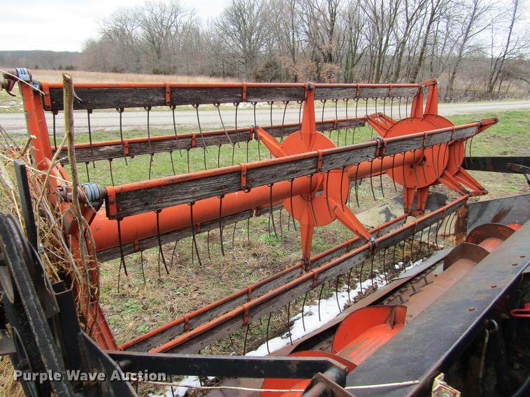 image for item DD7423 Allis Chalmers Gleaner K combine