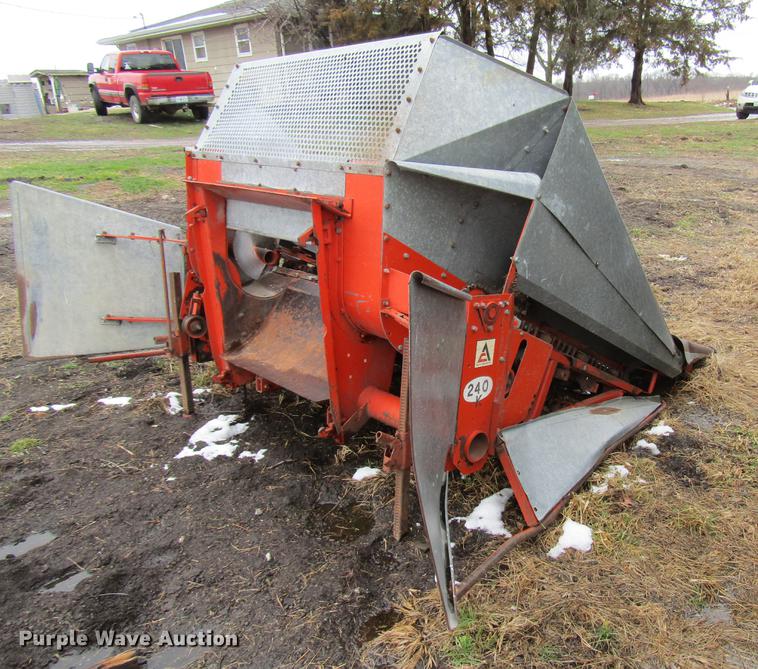 image for item DD7423 Allis Chalmers Gleaner K combine