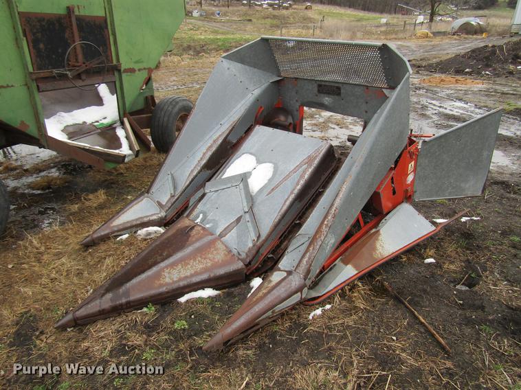 image for item DD7423 Allis Chalmers Gleaner K combine