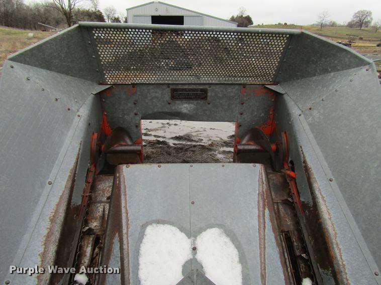 image for item DD7423 Allis Chalmers Gleaner K combine