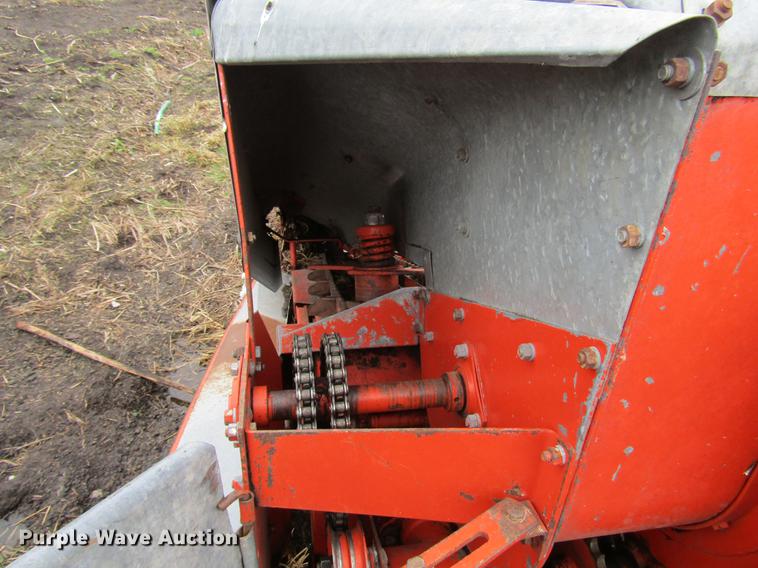 image for item DD7423 Allis Chalmers Gleaner K combine