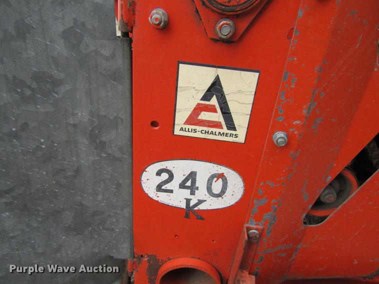 image for item DD7423 Allis Chalmers Gleaner K combine
