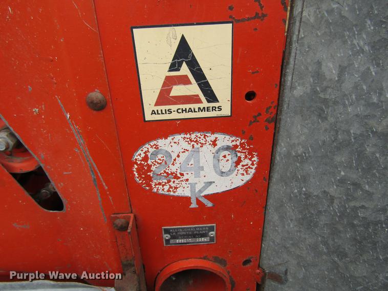 image for item DD7423 Allis Chalmers Gleaner K combine