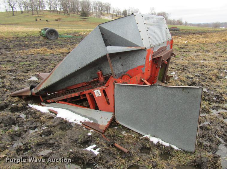 image for item DD7423 Allis Chalmers Gleaner K combine