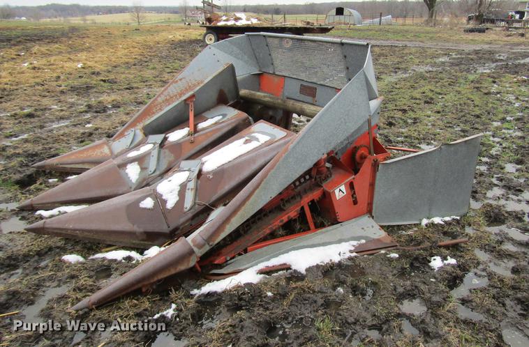 image for item DD7423 Allis Chalmers Gleaner K combine