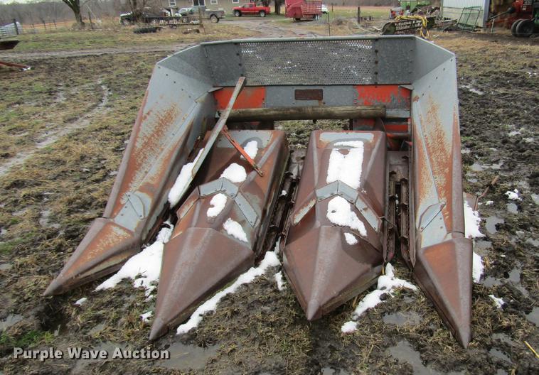 image for item DD7423 Allis Chalmers Gleaner K combine