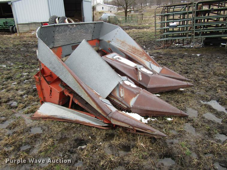 image for item DD7423 Allis Chalmers Gleaner K combine
