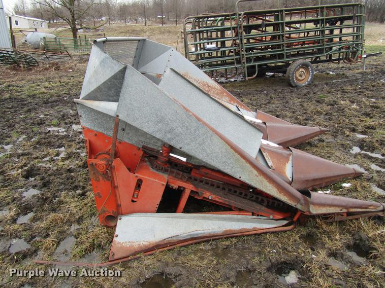 image for item DD7423 Allis Chalmers Gleaner K combine