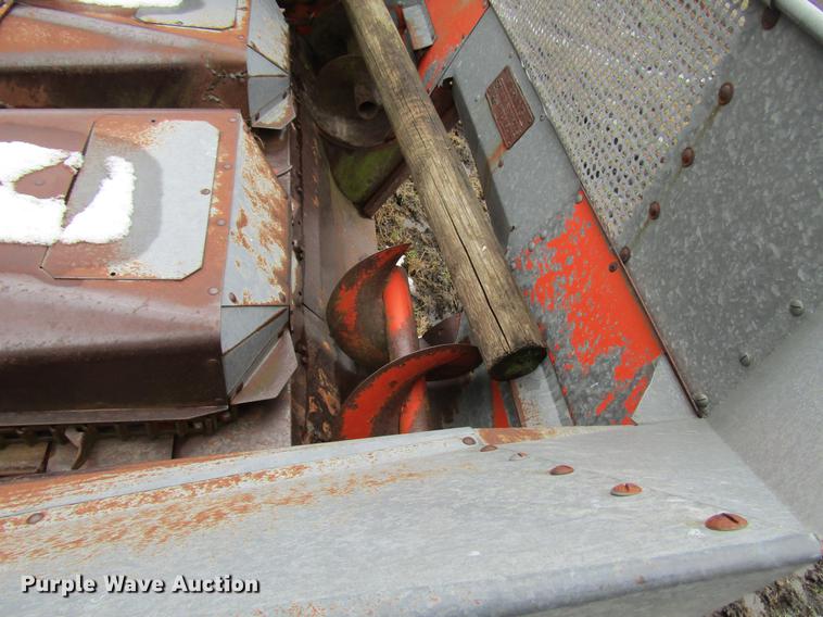 image for item DD7423 Allis Chalmers Gleaner K combine