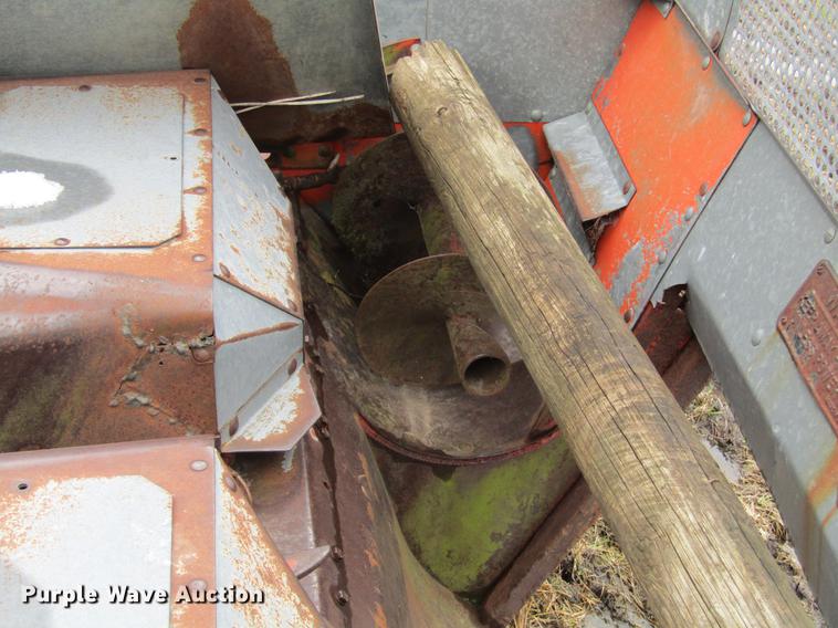 image for item DD7423 Allis Chalmers Gleaner K combine