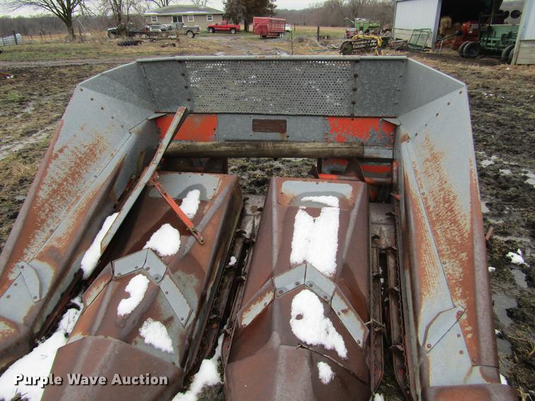 image for item DD7423 Allis Chalmers Gleaner K combine
