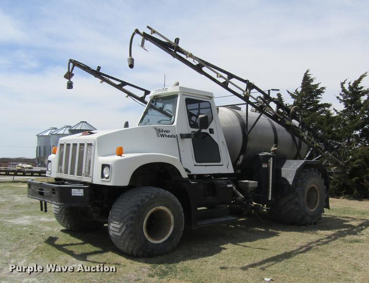 image for item DD8770 1994 International Silver Wheels applicator truck