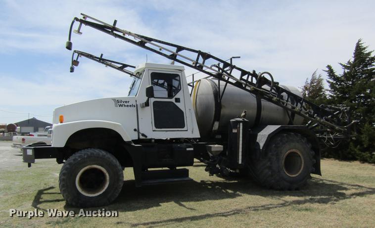 image for item DD8770 1994 International Silver Wheels applicator truck