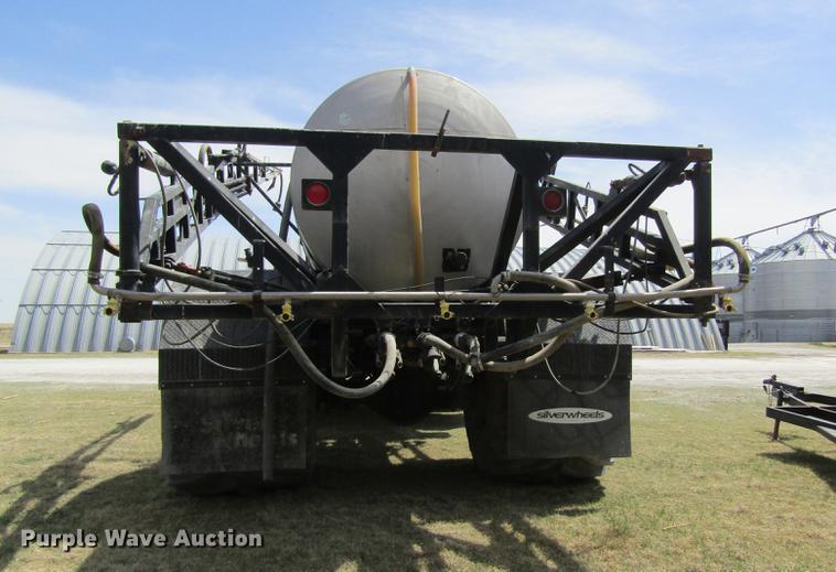 image for item DD8770 1994 International Silver Wheels applicator truck