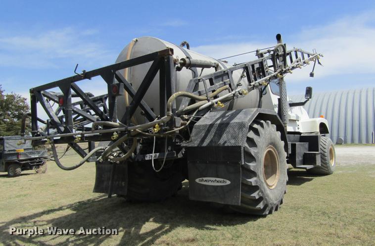 image for item DD8770 1994 International Silver Wheels applicator truck