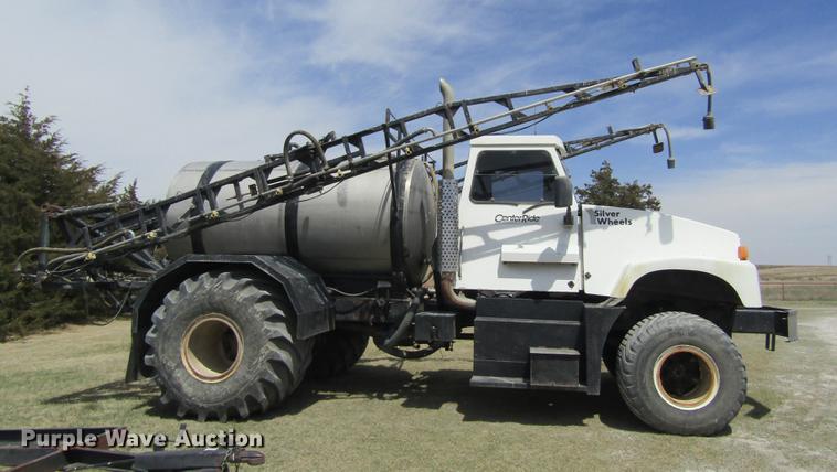 image for item DD8770 1994 International Silver Wheels applicator truck