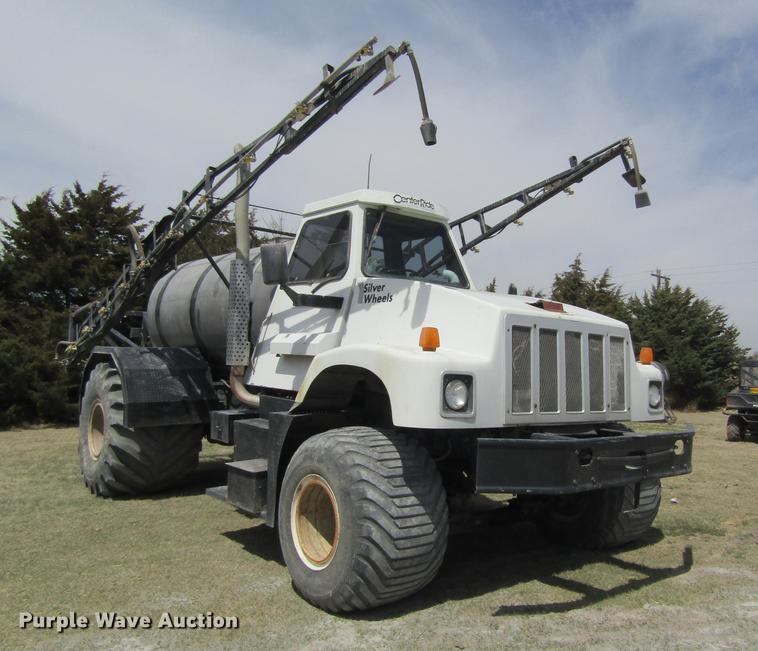 image for item DD8770 1994 International Silver Wheels applicator truck