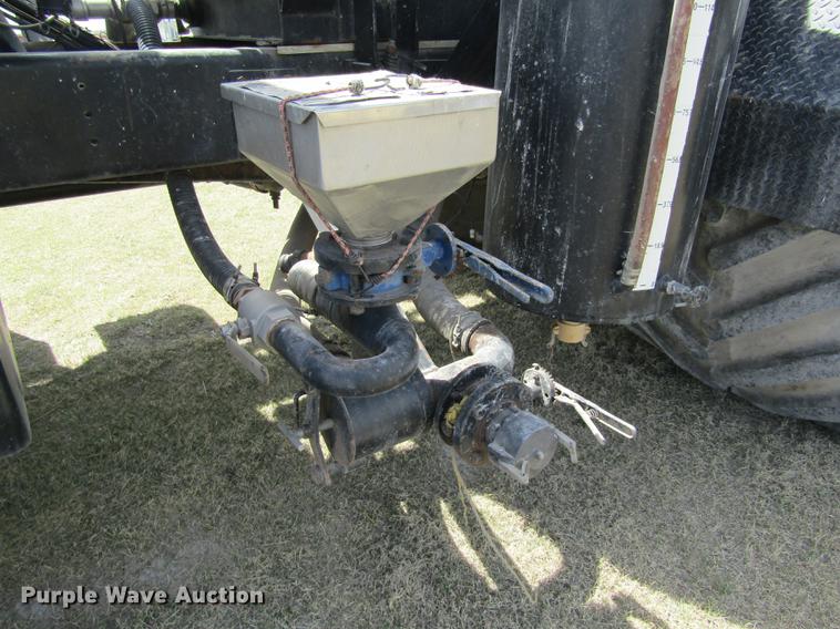 image for item DD8770 1994 International Silver Wheels applicator truck