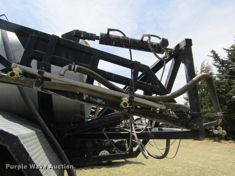 image for item DD8770 1994 International Silver Wheels applicator truck