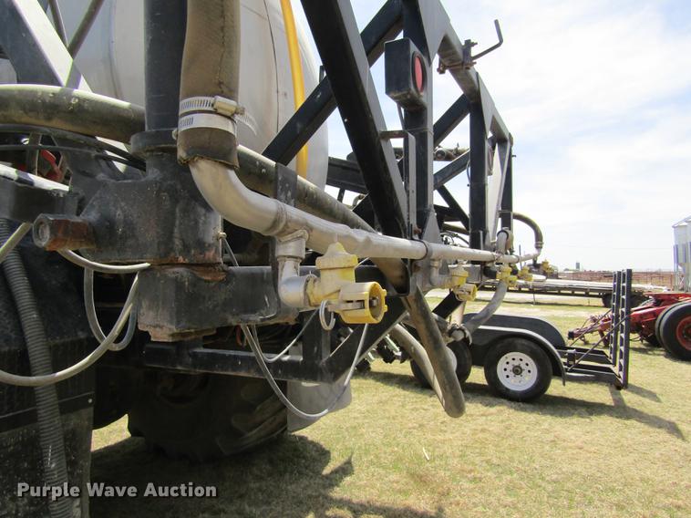 image for item DD8770 1994 International Silver Wheels applicator truck