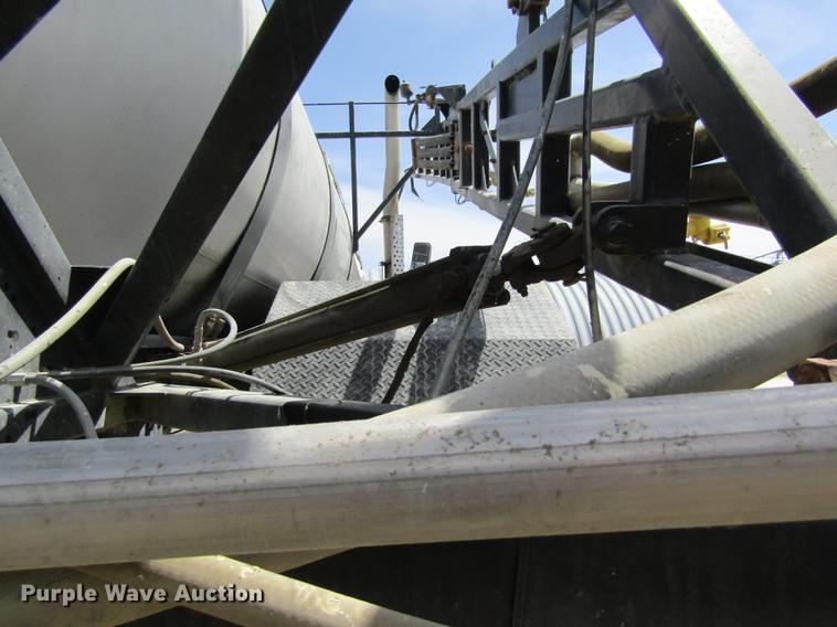 image for item DD8770 1994 International Silver Wheels applicator truck