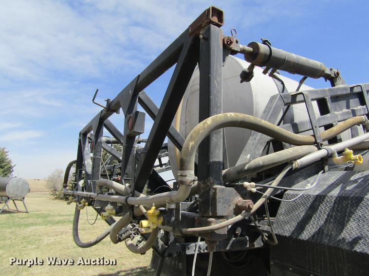 image for item DD8770 1994 International Silver Wheels applicator truck