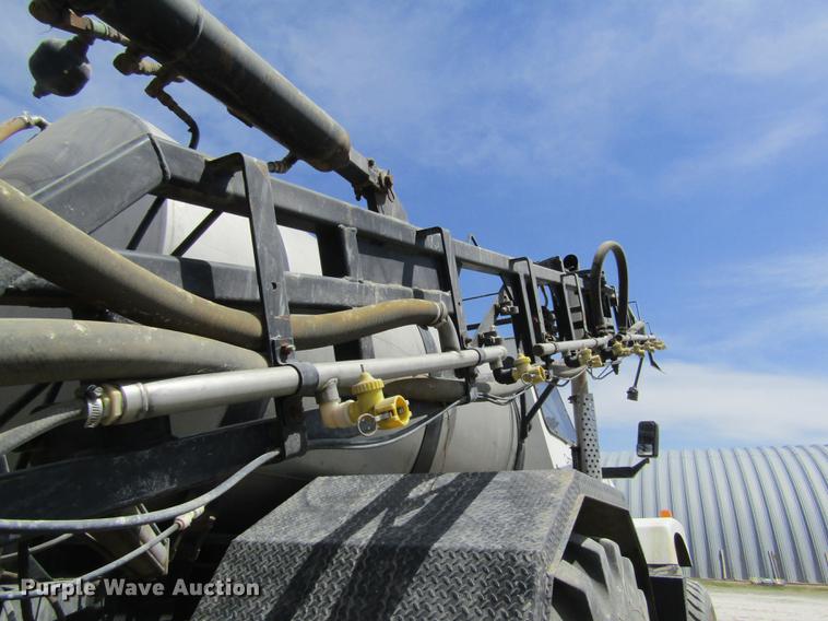 image for item DD8770 1994 International Silver Wheels applicator truck