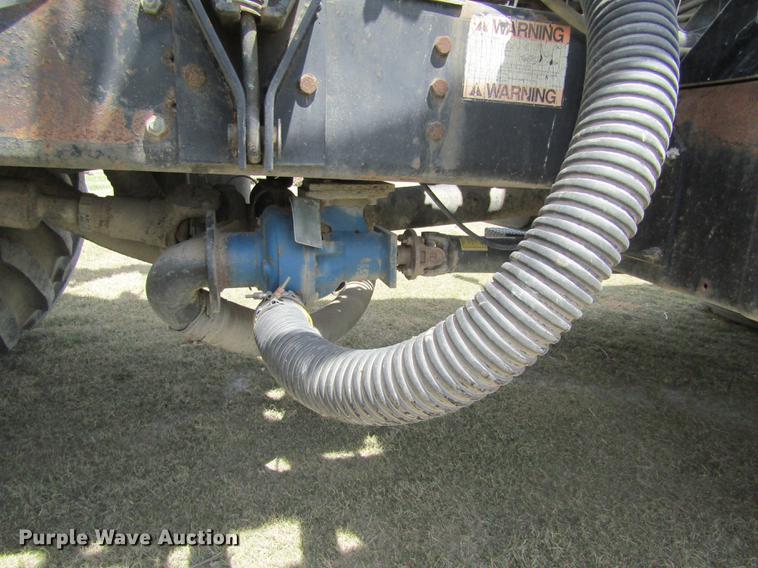 image for item DD8770 1994 International Silver Wheels applicator truck