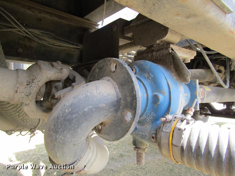 image for item DD8770 1994 International Silver Wheels applicator truck