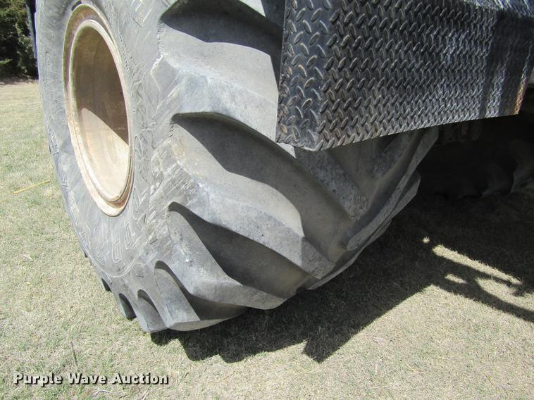 image for item DD8770 1994 International Silver Wheels applicator truck