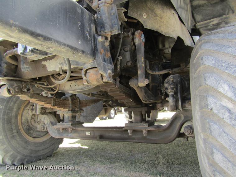 image for item DD8770 1994 International Silver Wheels applicator truck