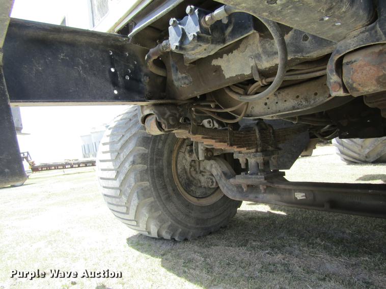 image for item DD8770 1994 International Silver Wheels applicator truck