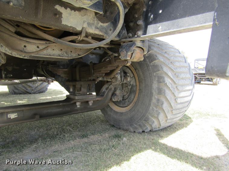 image for item DD8770 1994 International Silver Wheels applicator truck