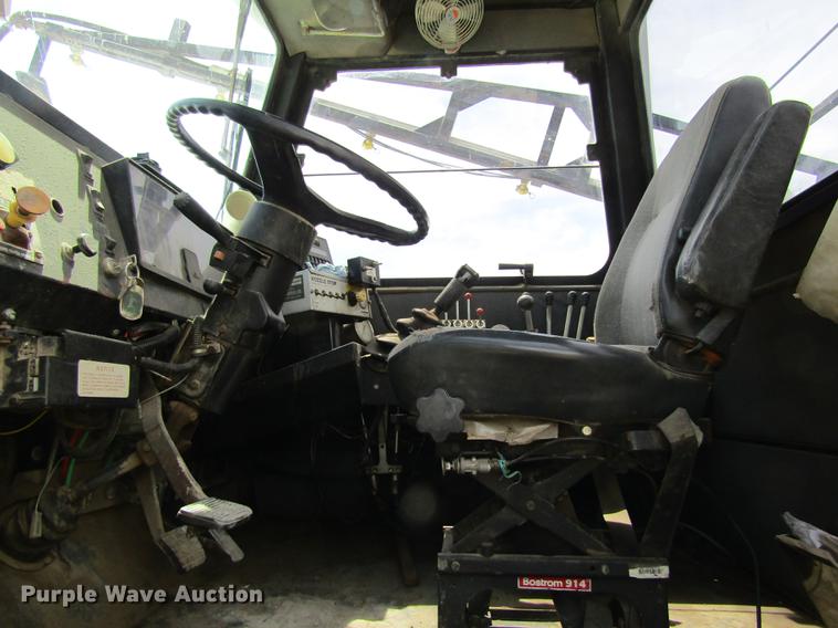 image for item DD8770 1994 International Silver Wheels applicator truck