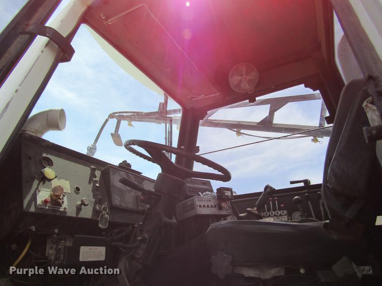 image for item DD8770 1994 International Silver Wheels applicator truck