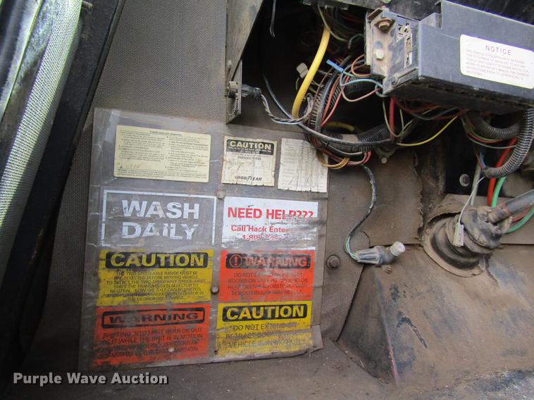 image for item DD8770 1994 International Silver Wheels applicator truck