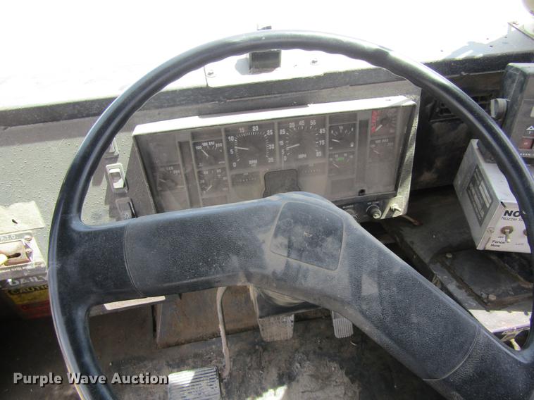 image for item DD8770 1994 International Silver Wheels applicator truck