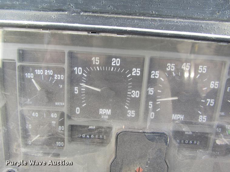 image for item DD8770 1994 International Silver Wheels applicator truck