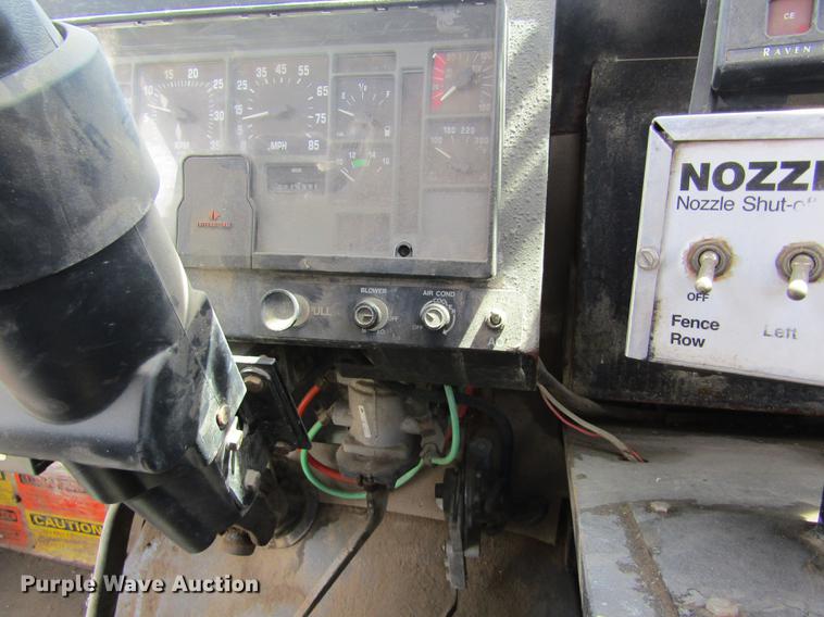 image for item DD8770 1994 International Silver Wheels applicator truck