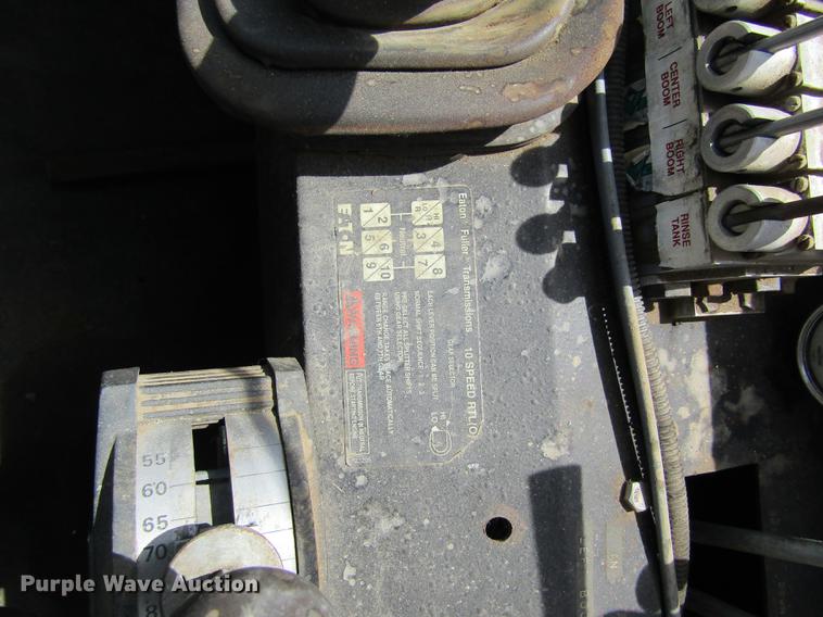 image for item DD8770 1994 International Silver Wheels applicator truck