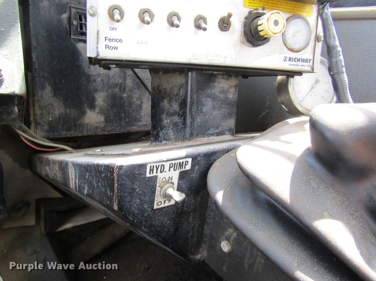 image for item DD8770 1994 International Silver Wheels applicator truck