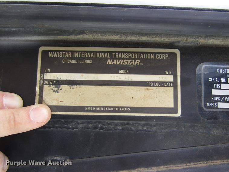 image for item DD8770 1994 International Silver Wheels applicator truck