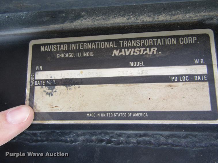 image for item DD8770 1994 International Silver Wheels applicator truck