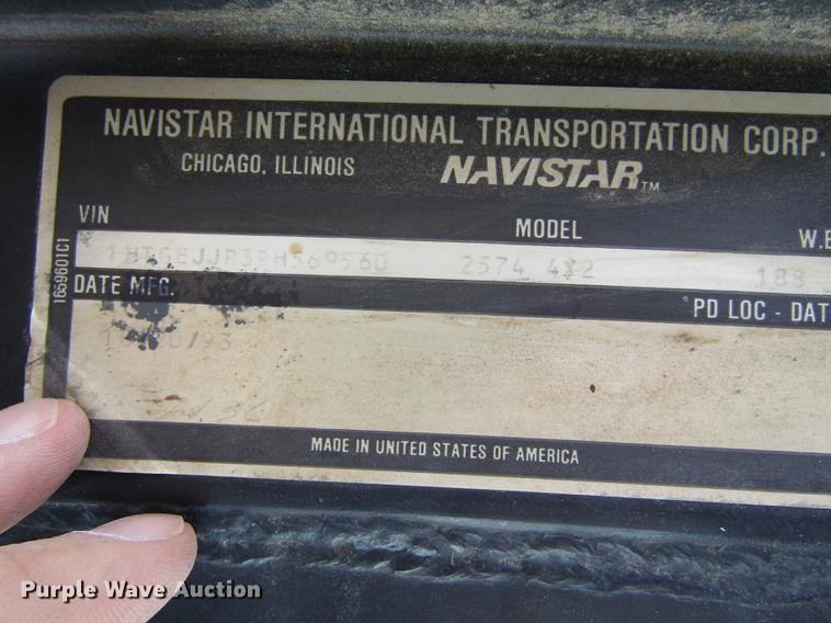 image for item DD8770 1994 International Silver Wheels applicator truck