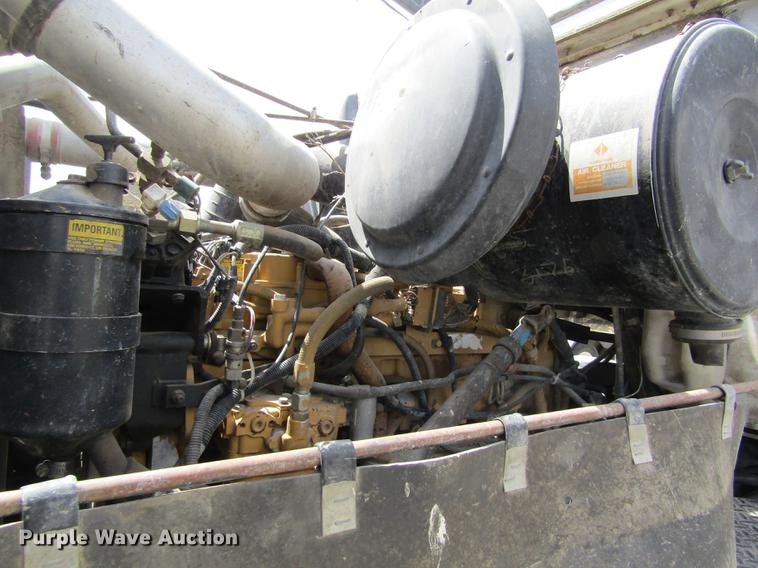 image for item DD8770 1994 International Silver Wheels applicator truck