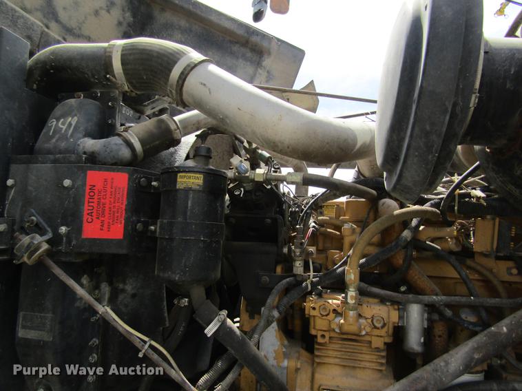 image for item DD8770 1994 International Silver Wheels applicator truck