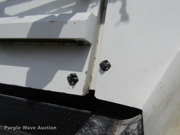 image for item DD8770 1994 International Silver Wheels applicator truck