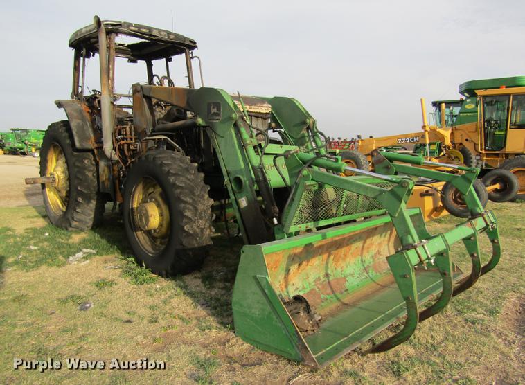 image for item DD8778 1993 John Deere 7800 MFWD tractor
