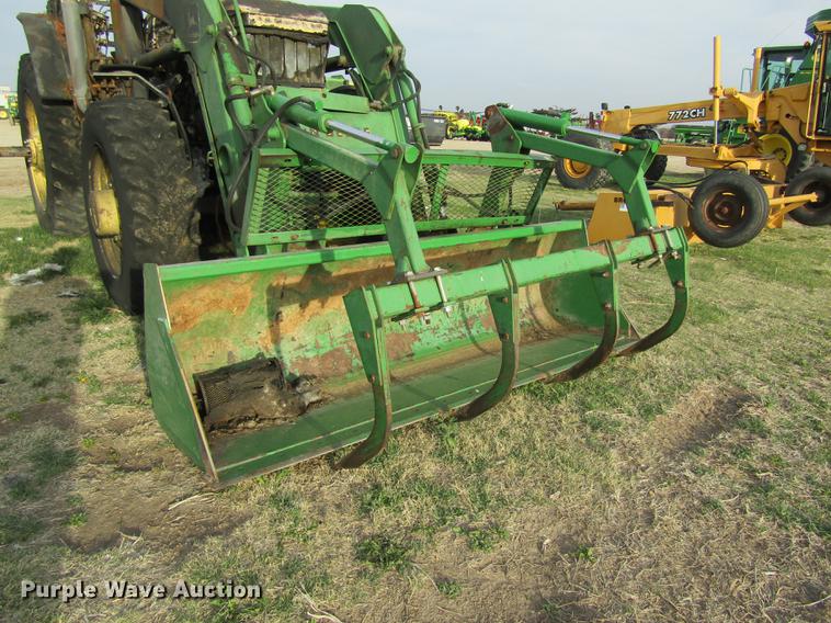 image for item DD8778 1993 John Deere 7800 MFWD tractor